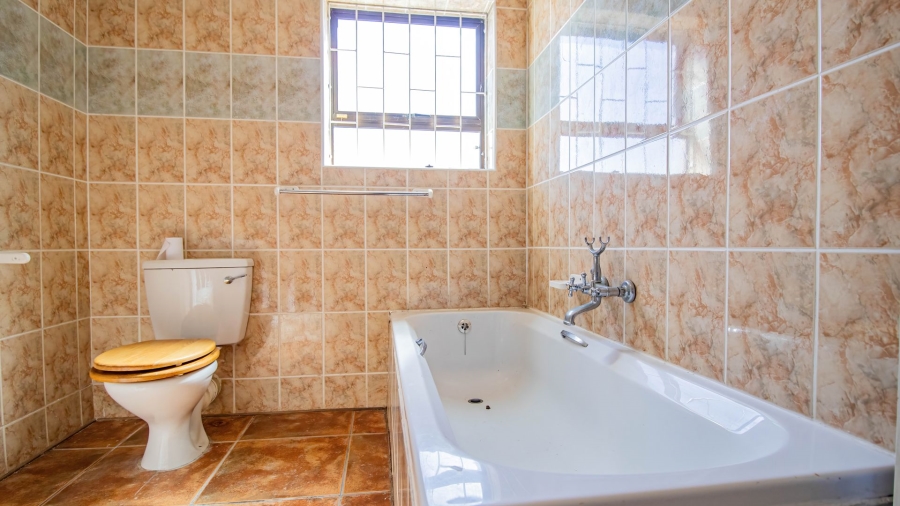 4 Bedroom Property for Sale in Pearl Bay Western Cape